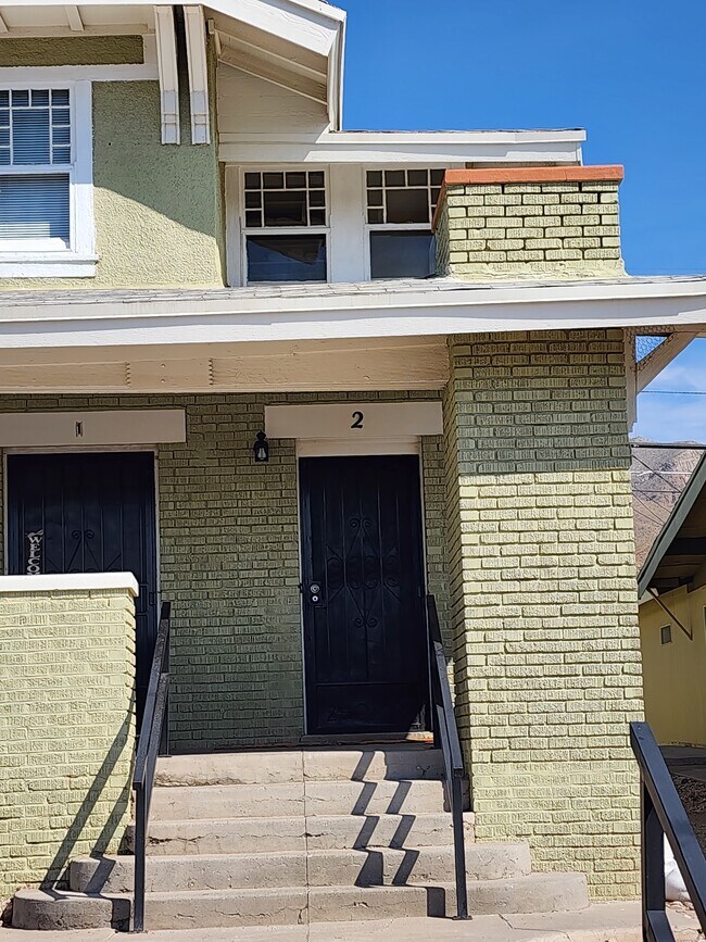 2401 #2 Front 2 - 2401 Montana Ave