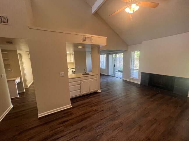 Foto del edificio - Home for Rent in West Sacramento's Touchst...
