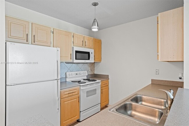 Foto del edificio - 2665 SW 37th Ave