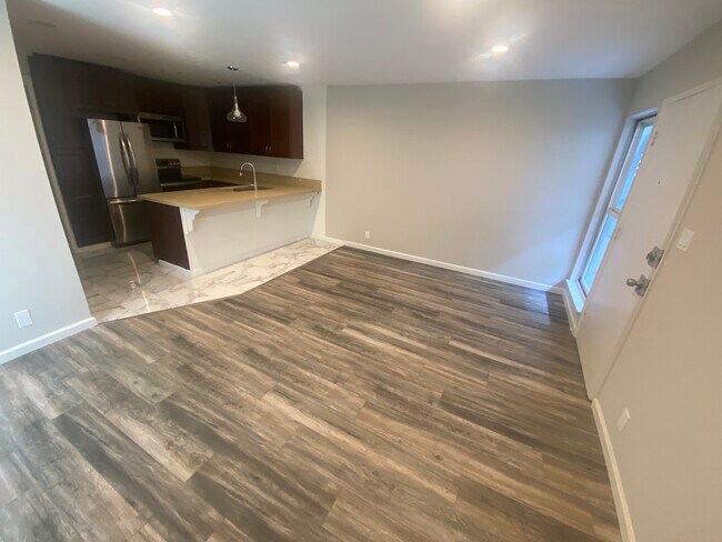 livingroom - 1428 Madison St