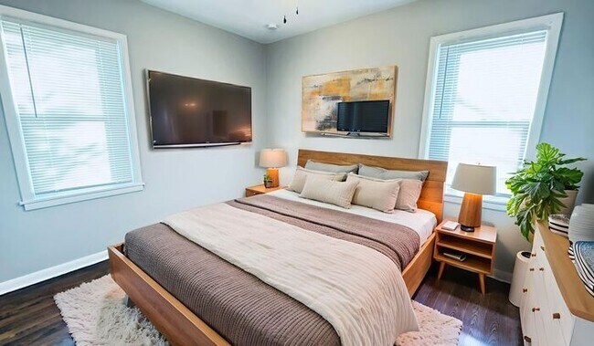 Foto del edificio - Charming Single-Family Home with Fenced Yard — New Carpet, Pet Friendly & Reduced Rent in Lee's S...