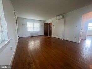 Building Photo - 10924 Buchanan Trail E