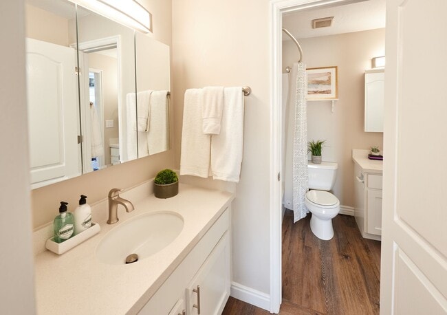 Photo - Riverside 1468-70 Apartment