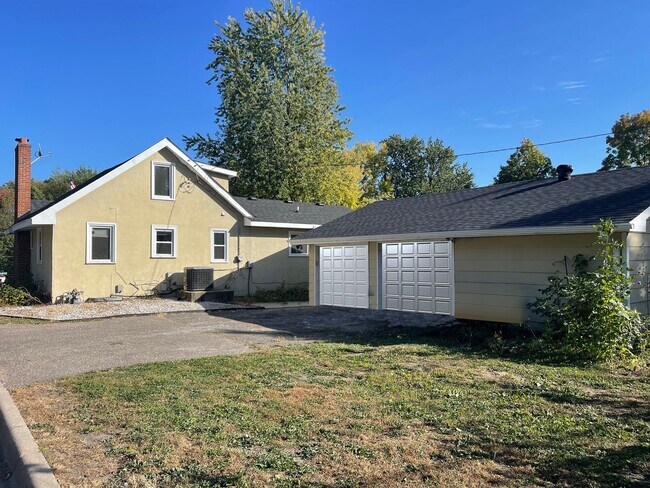 Building Photo - Location, Location, Wayzata Schools, View ...