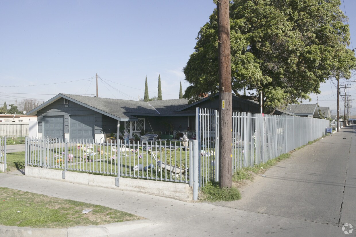 Primary Photo - 5651-5655 Gotham St