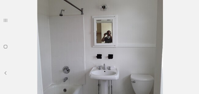 Foto del edificio - 100 Kraft Ave