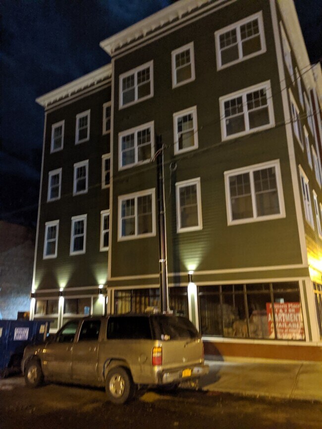 Building Photo - 12 White St