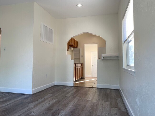 Building Photo - 2 Bedroom 1 Bath Single Family Home