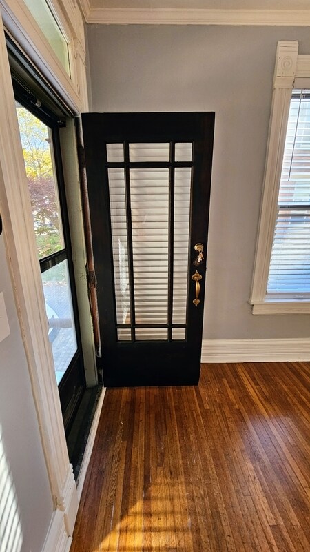 Foto del edificio - 325-327-327 W 1st Ave