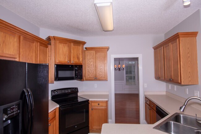 Foto del edificio - Gorgeous 3 Bedroom, 2 1/2 Bath Home with B...