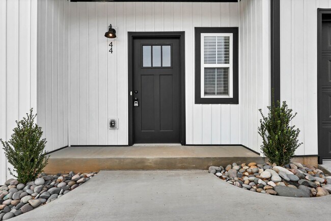 Foto del edificio - 166 Sango Dr