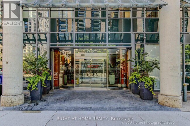 Building Photo - 1121 Bay St.