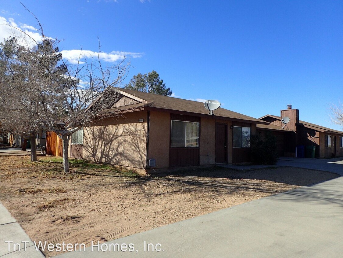 1012 E California Ave, Ridgecrest, CA 93555 Room for Rent in