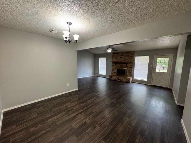 Building Photo - Midway ISD Home