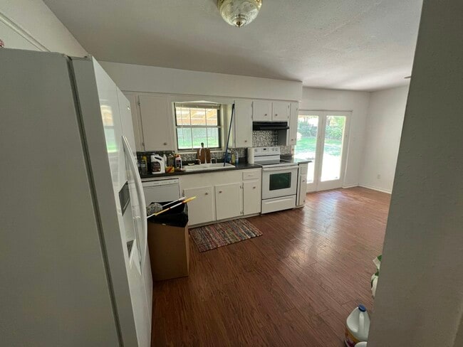 Foto del edificio - 749 Ave B