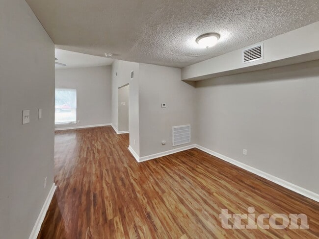 Building Photo - 623 Walston Ln