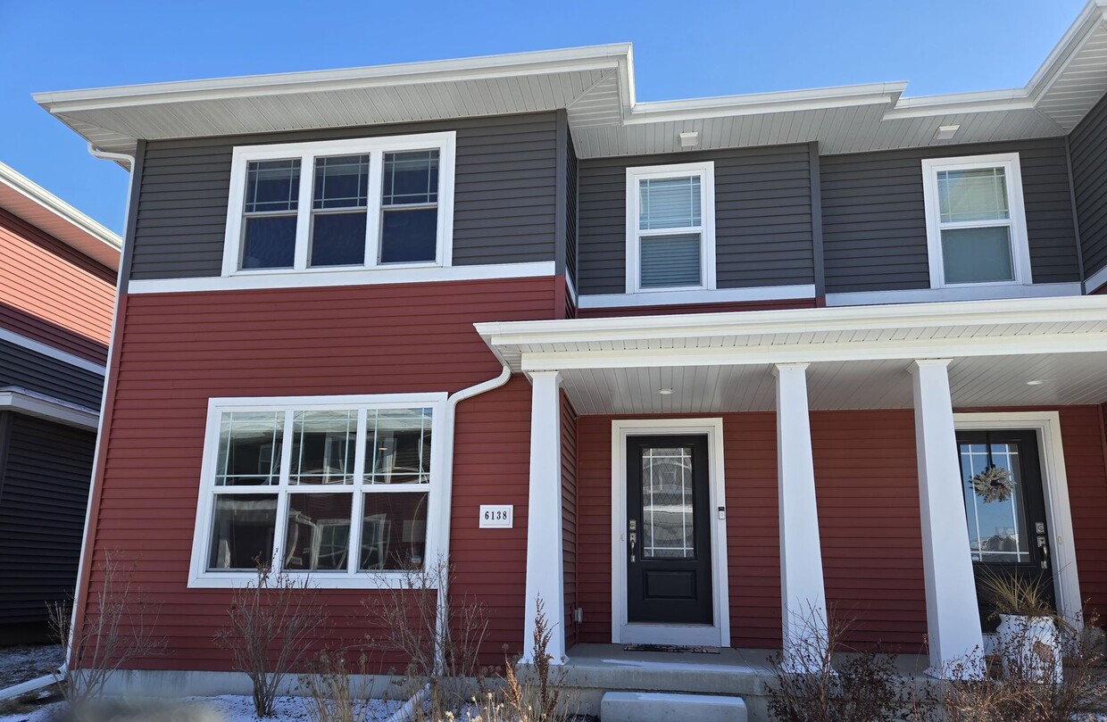 Foto principal - Contemporary East Madison Townhouse