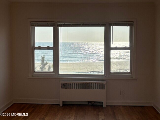 Foto del edificio - 220 Ocean Ave N