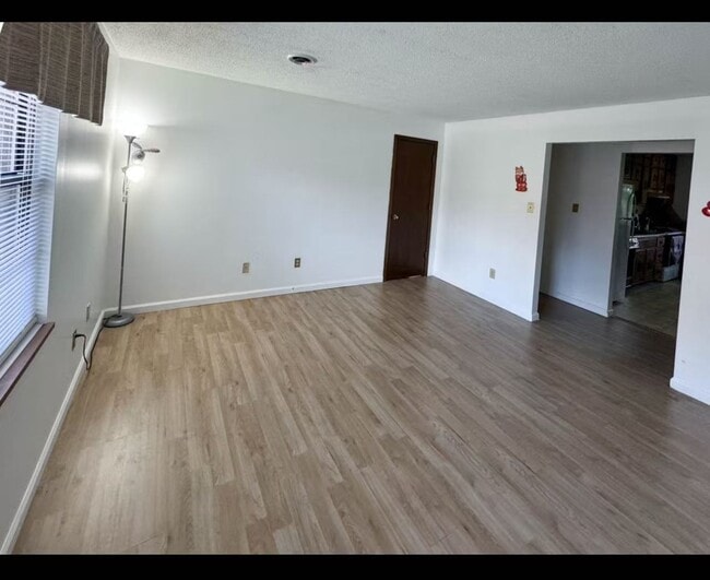 Foto del edificio - 810 Highland Dr