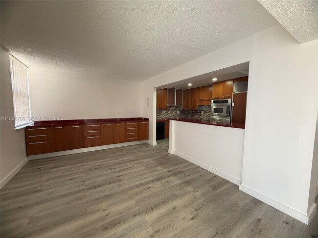 Foto del edificio - 20200 W Country Club Dr