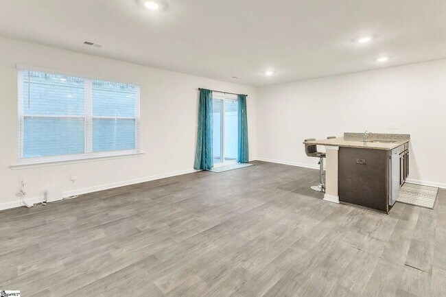 Foto del edificio - 3 bed, 2.5 bathroom Townhouse