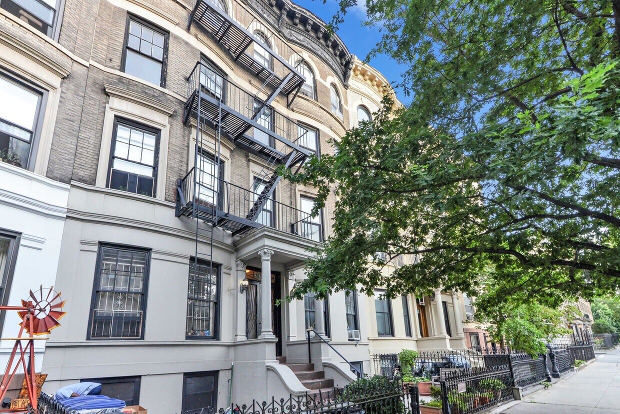 Primary Photo - 8 AVENUE