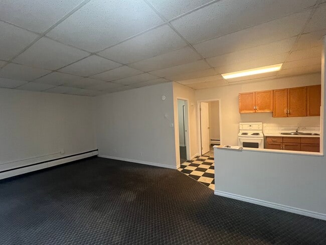 Photo du bâtiment - 16421 Stony Plain Rd