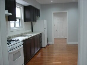 Building Photo - 796 Ossington Av