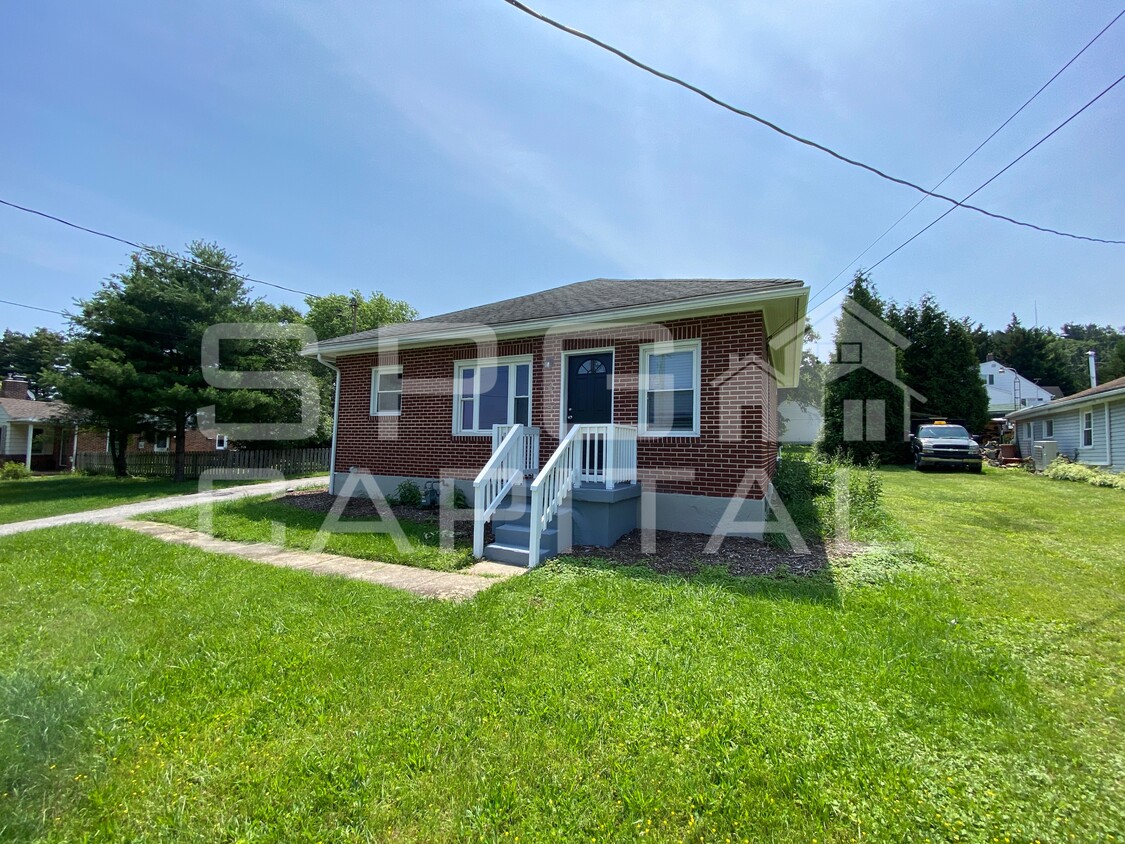 Primary Photo - 2715 N Sherman St