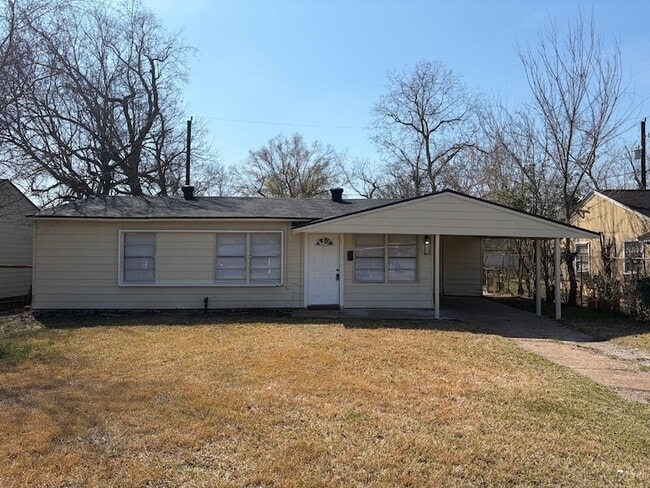 Photo - 5402 Lyndhurst Dr House