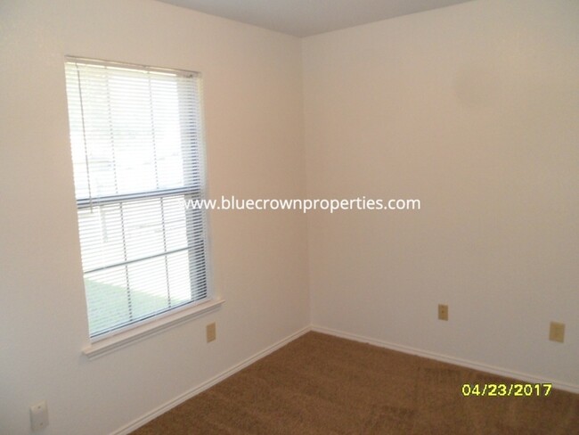 Foto del edificio - 10307 Lone Pine Ln