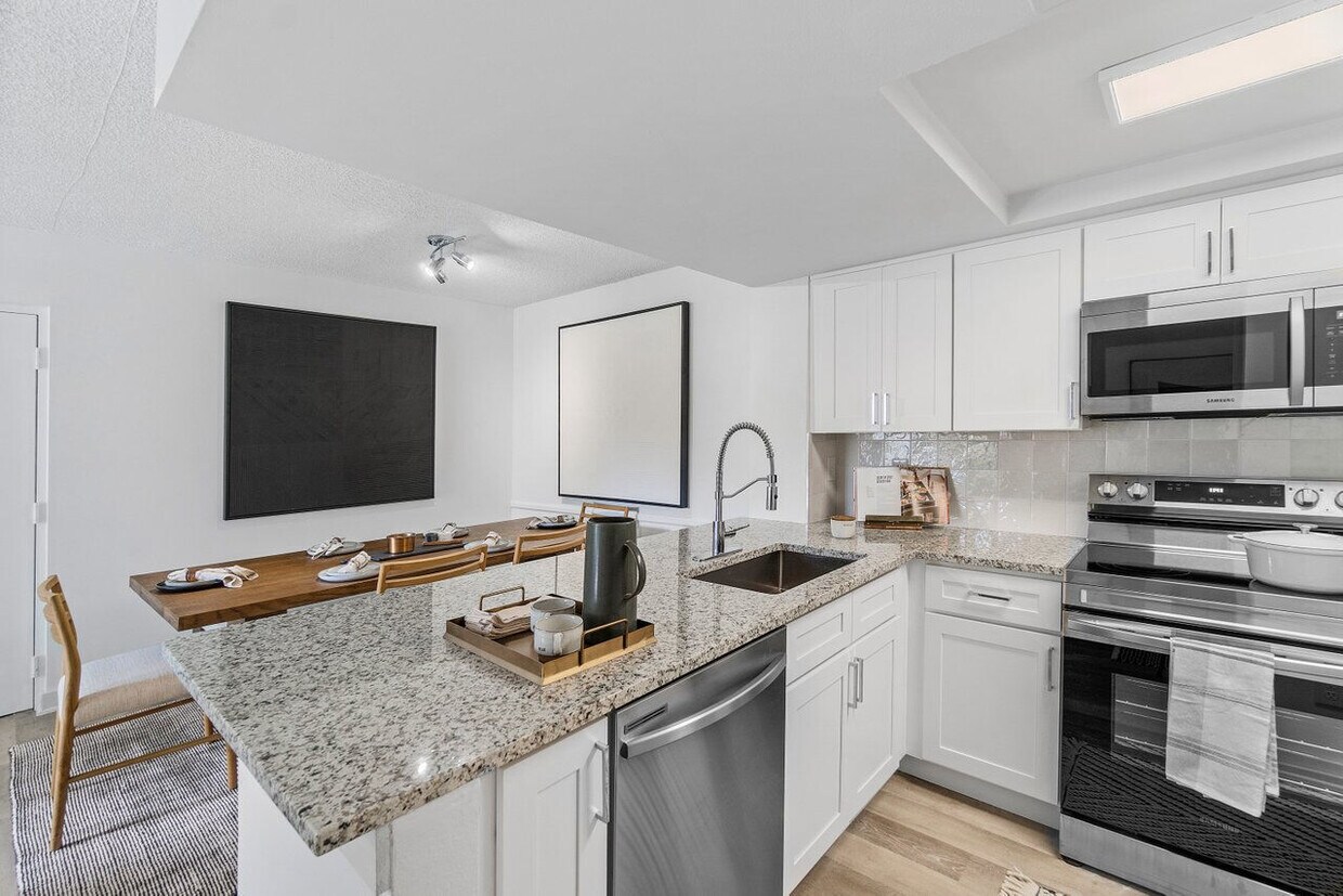 Cortland Kings Meadow Apartments in Miami, FL