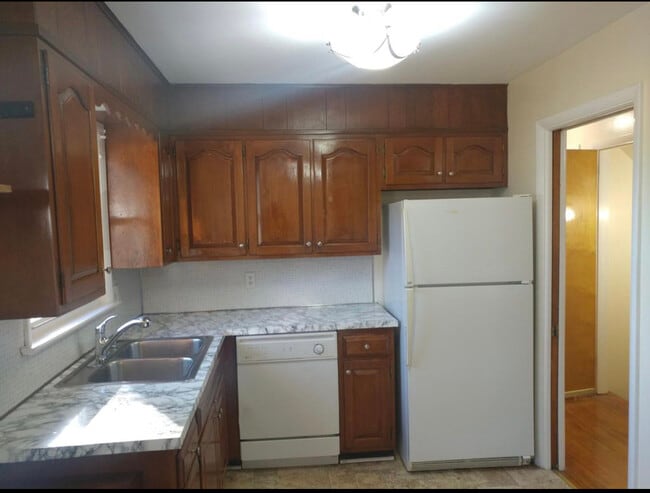 Kitchen - 418 Glen Ridge Dr