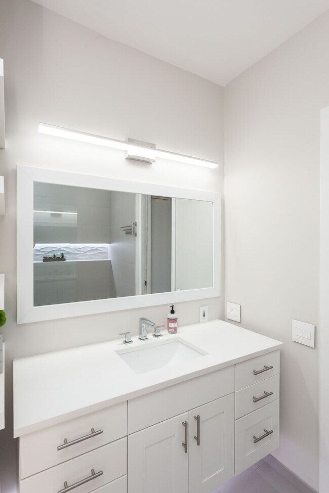 Building Photo - 130 S Canal St