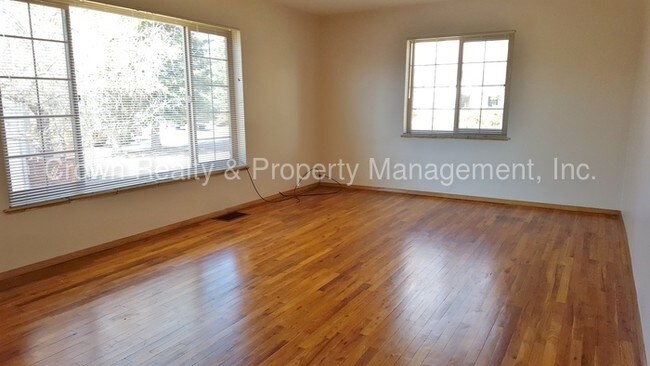 Foto del edificio - 1215 Foyer Ave