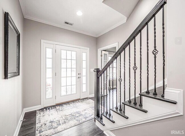 Building Photo - 2747 Thornhill Dr