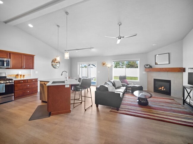 Building Photo - 3 bedroom/2 bathroom home in Spokane Valley