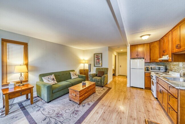 Building Photo - 1300 Regency Way
