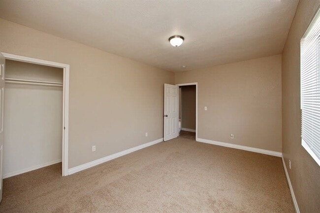 Building Photo - 357 Cornwell St
