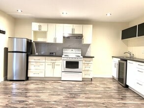 Building Photo - 3386 Highland Dr