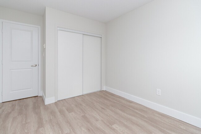 Building Photo - 579 Rosehill Street