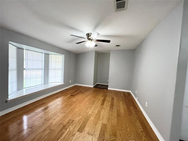 Building Photo - 204 Azalea St