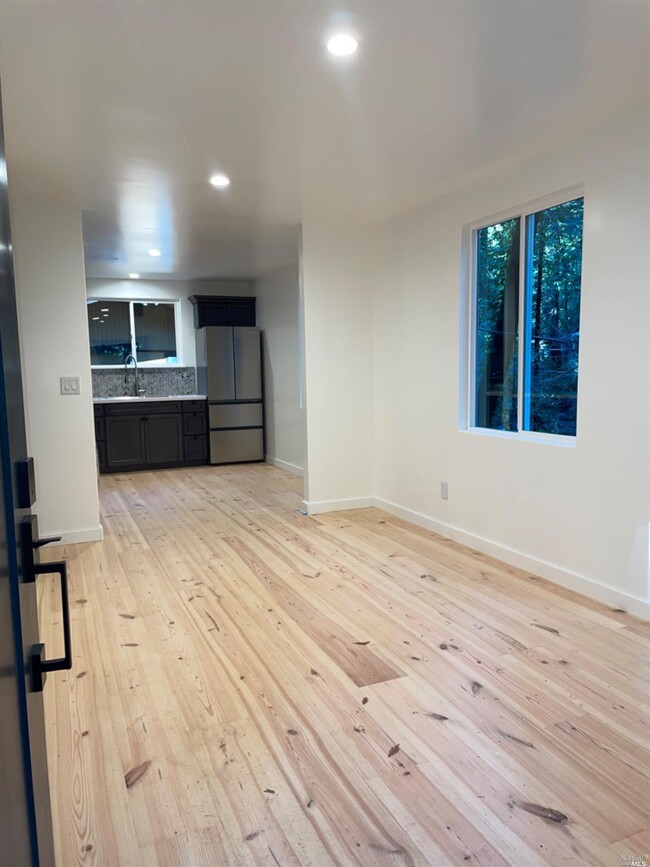 Building Photo - 15090 Rio Nido Rd