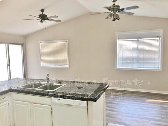Building Photo - 39442 Long Ridge Dr