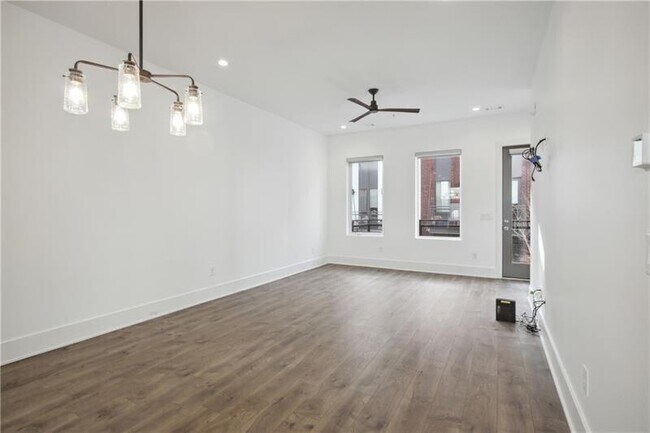 Building Photo - 1218 Chelsea Cir NW