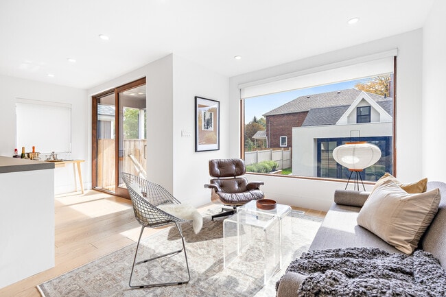 Photo du bâtiment - 55 Mimico Ave