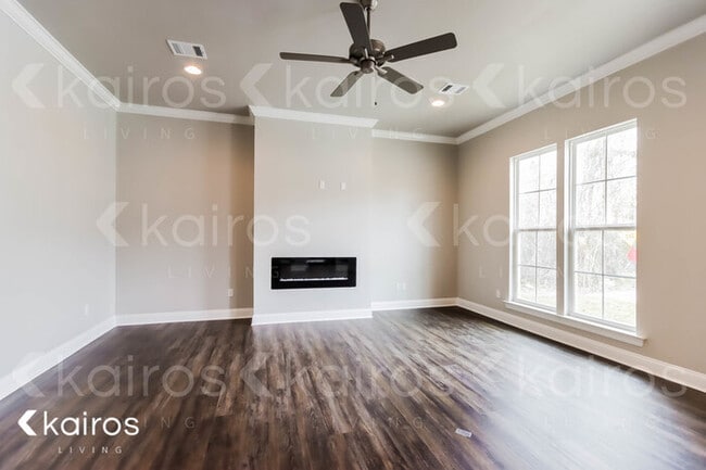 Building Photo - 6422 Roux Dr