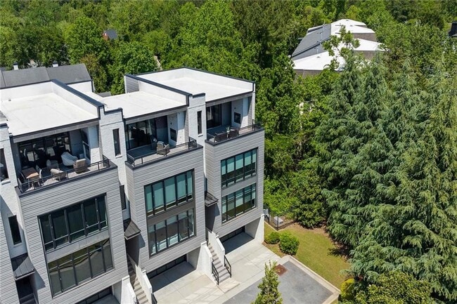 Building Photo - 914 Lenox Blvd