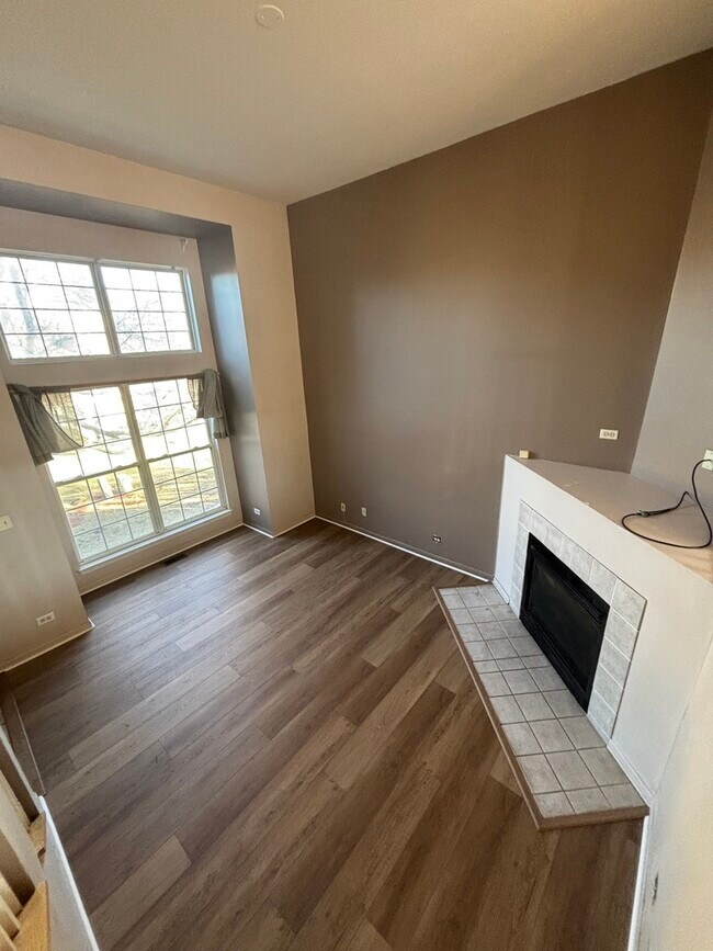 Foto del edificio - 647 Georgian Ct