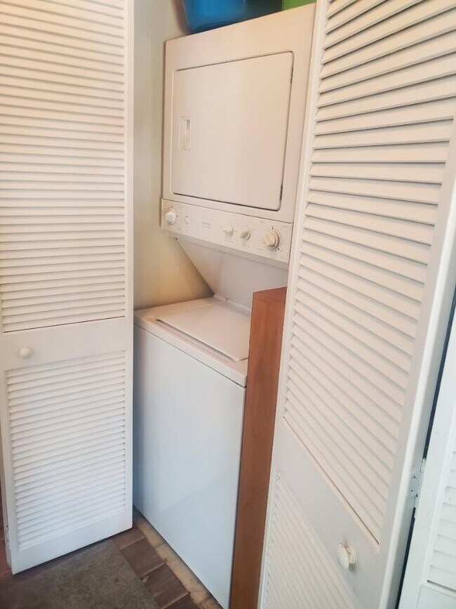 Foto del edificio - 2505 Miramar Ave